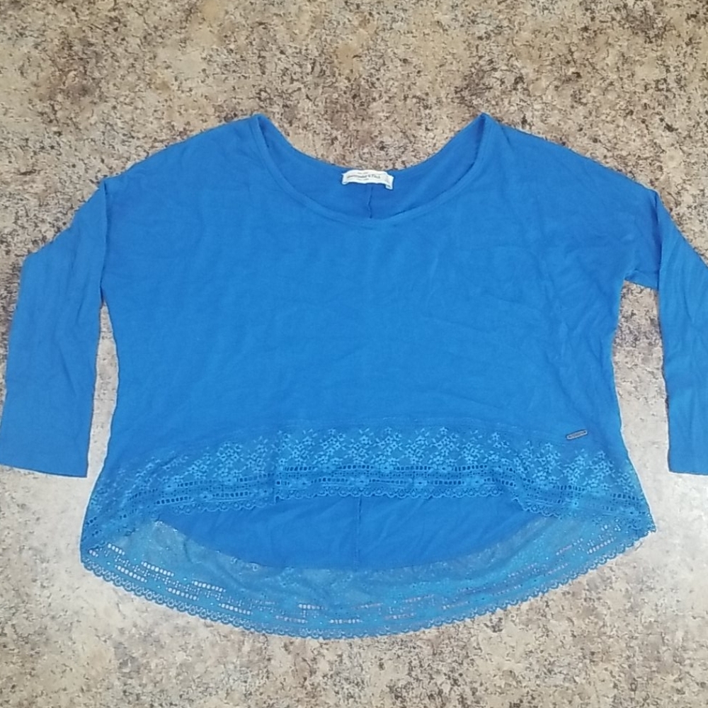 Crop top with lace trim